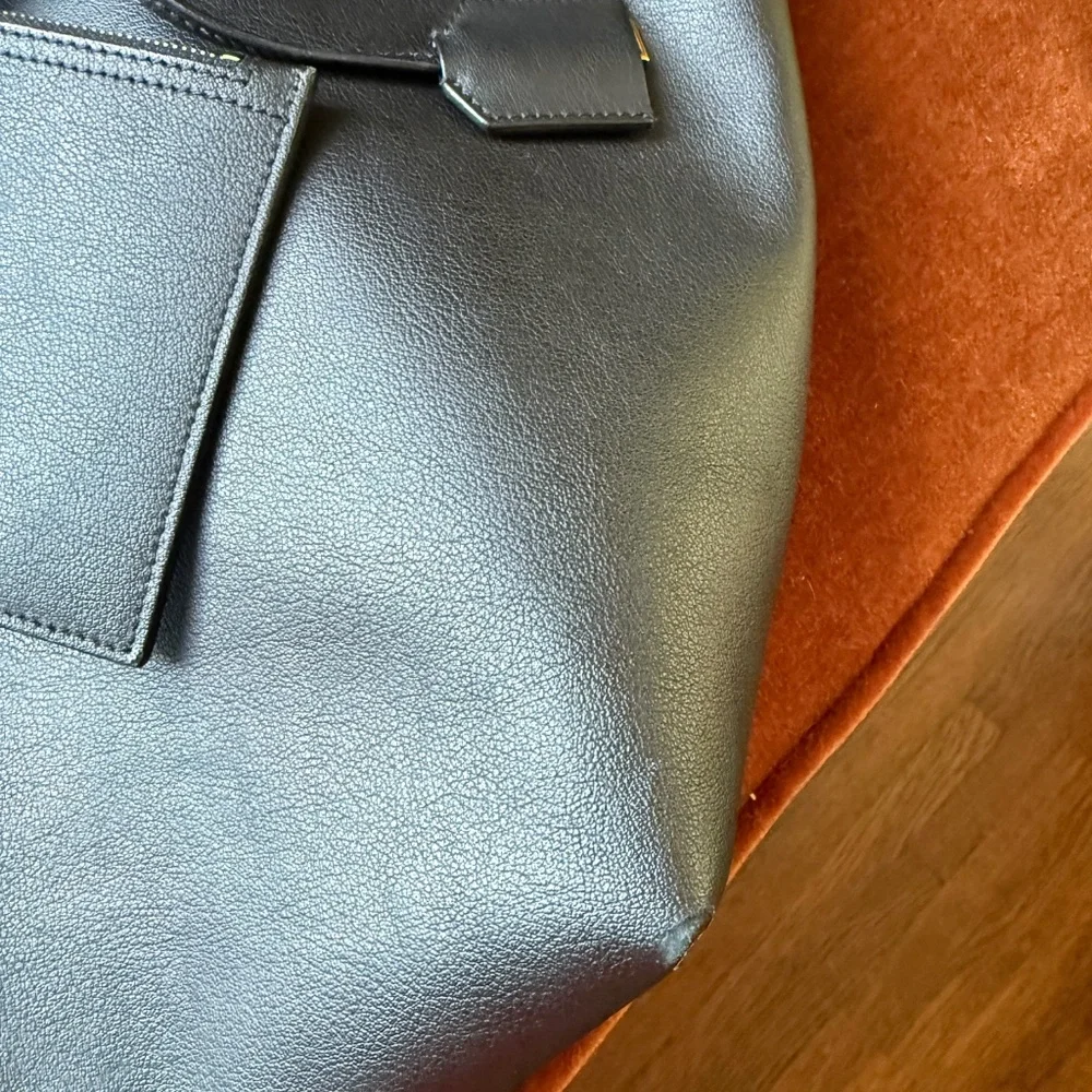 Saint Laurent Large Leather Tote - Picture 6 of 7